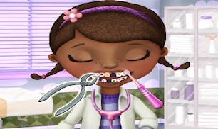 Гра Доктор Плюшева у зубного лікаря