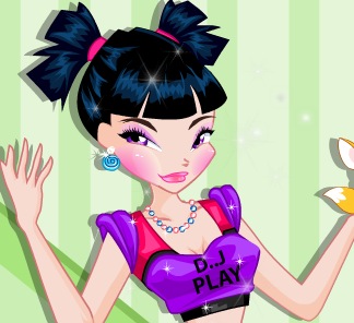 Гра Флора з Вінкс робить макіяж